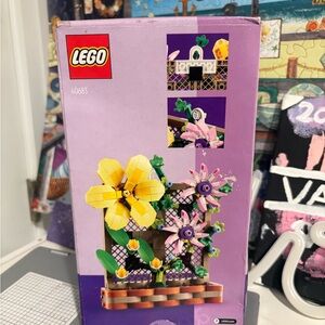LEGO Botanical Garden Set with Yellow and Pink Flowers